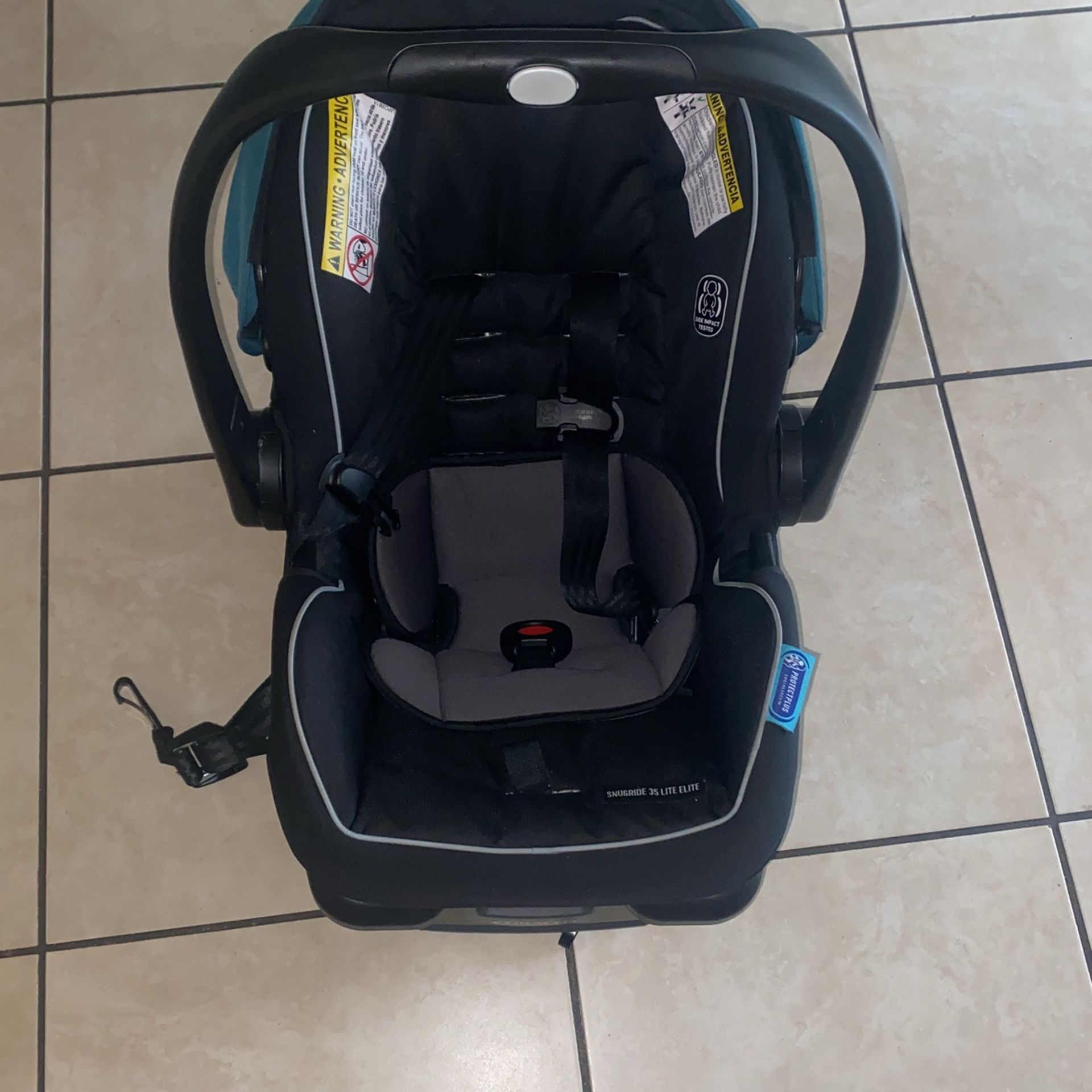 Infant Snug Ride Car Seat WITH Base!! 