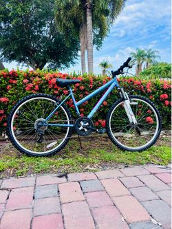 Roadmaster Hybrid Bike 26” Shimano 3x7 (M/L) — Ready To Ride
