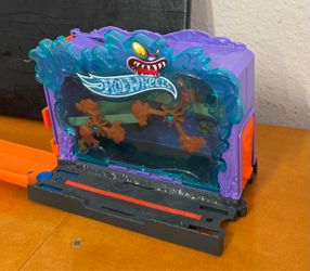 Hot Wheels Monster Track Playset