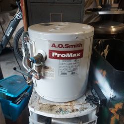 A.O. Smith Promax Electric Tank Storage Watet Heater 6 Gallon/1600 Watts (EJC6200)