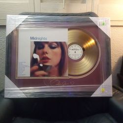 Taylor Swift- Sighned- Gold Framed album