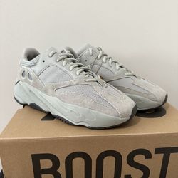 Yeezy 700s Salt Size 8.5