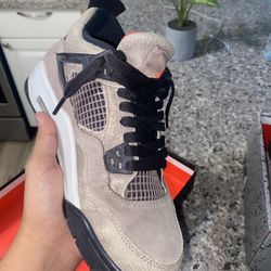 Air Jordan 4 Retro taupe haze 6.5 (GS) 