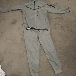 Nik Tech Fleece Large 