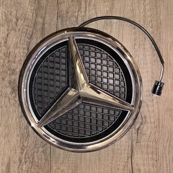 Mercedes Benz Illuminated Star