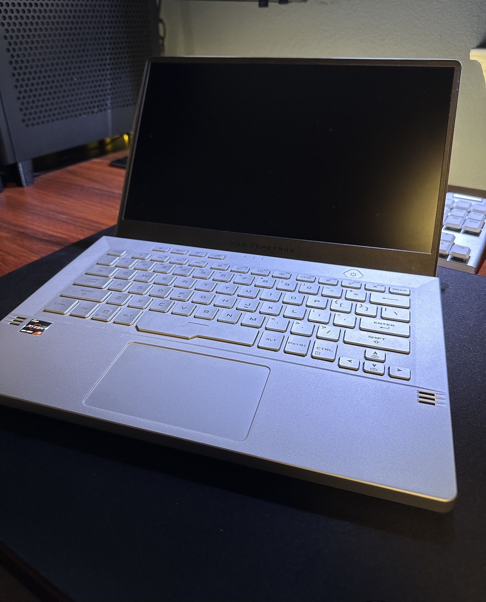 ASUS ROG Zephyrus G14 14’’ 1TB, 120hz FHD, Ryzen 9 4900HS, Nvidia RTX