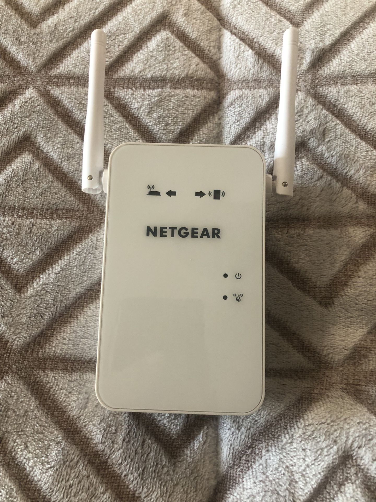 N300 WI-FI speed: Provides up to 300 Mbps performance Universal compatibility: works with any wireless router, gateway, or cable modem with wifi. Syst