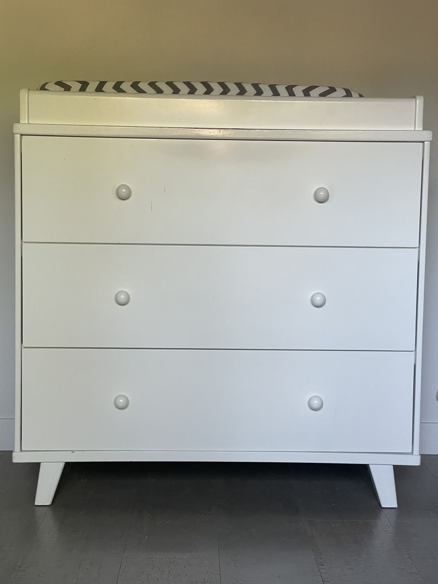 Delta Children Ava 3 Drawer Dresser with Changing Top