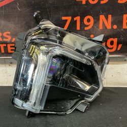 CHEVY TRAVERSE 2022-2023 RH HEADLIGHT OEM