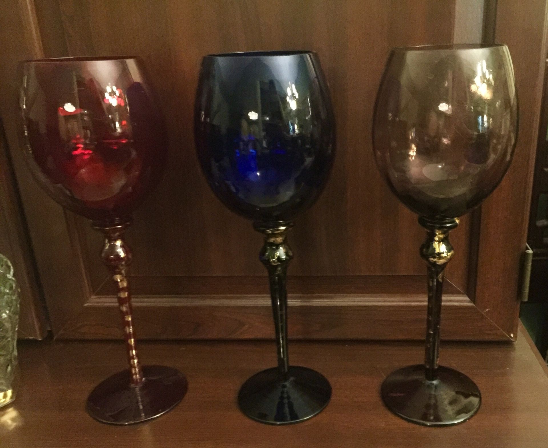 3 large balloon wine glass goblets.