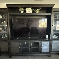 Entertainment center 