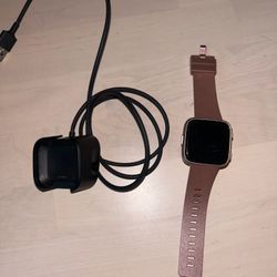 Rose Gold Fitbit Versa Smart Watch