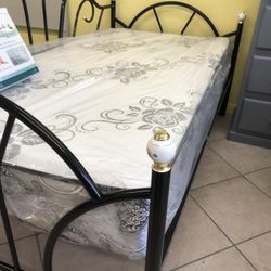 Twin Size Daybed Nuevo
