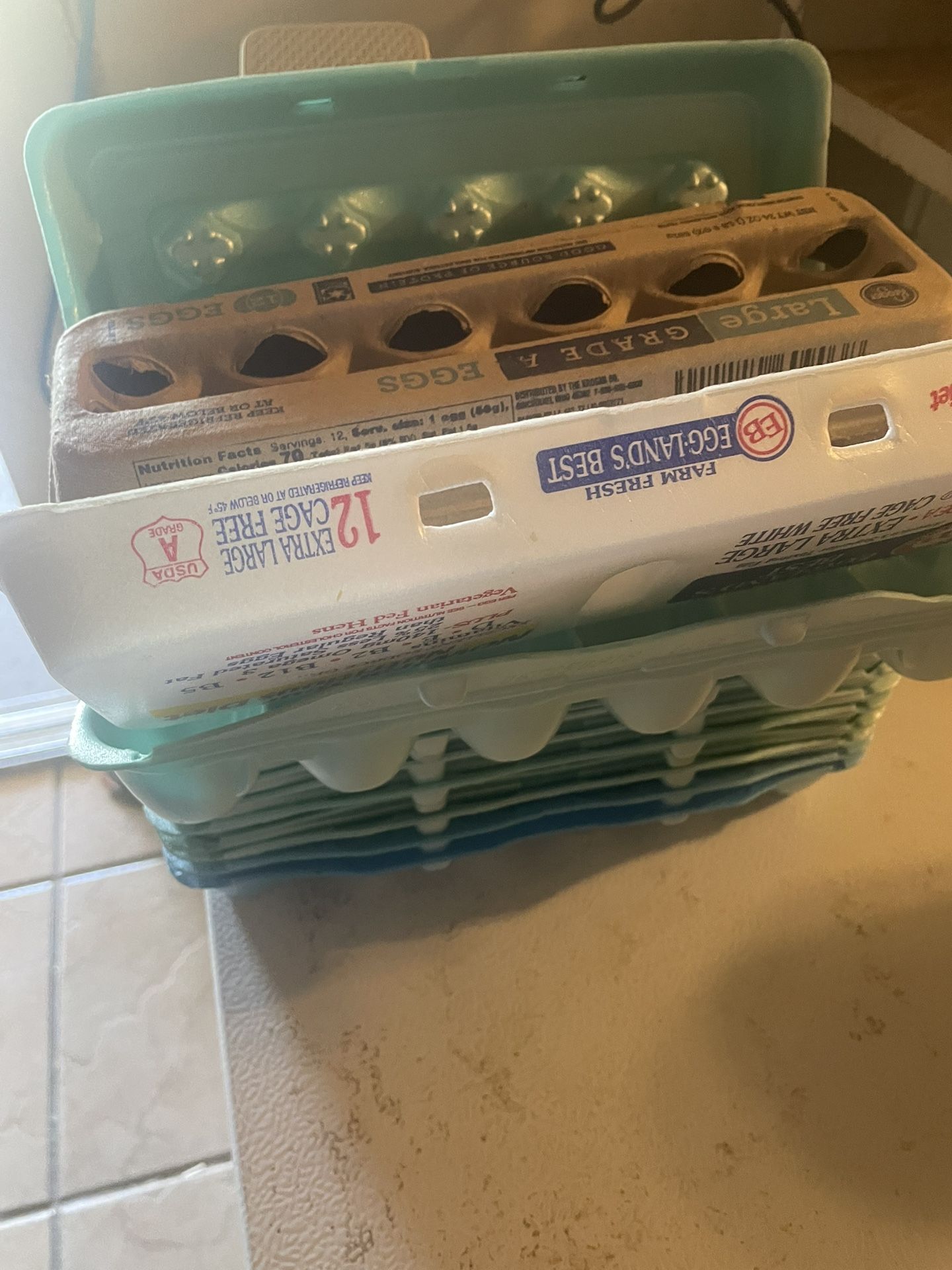 Free. Egg Cartons. Pick Up https://offerup.com/redirect/?o=T25seS5GcmVl  Free free