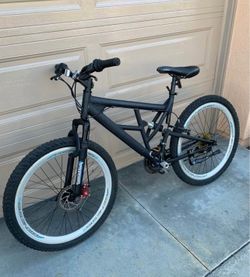 Genesis 26” Mountain Bike – Triple Suspension, Smooth Ride(great condition) Irvine
