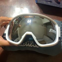 White Findway Ski Goggles 