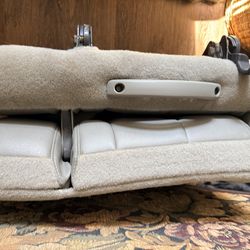 2005 Chevrolet Tahoe Seats