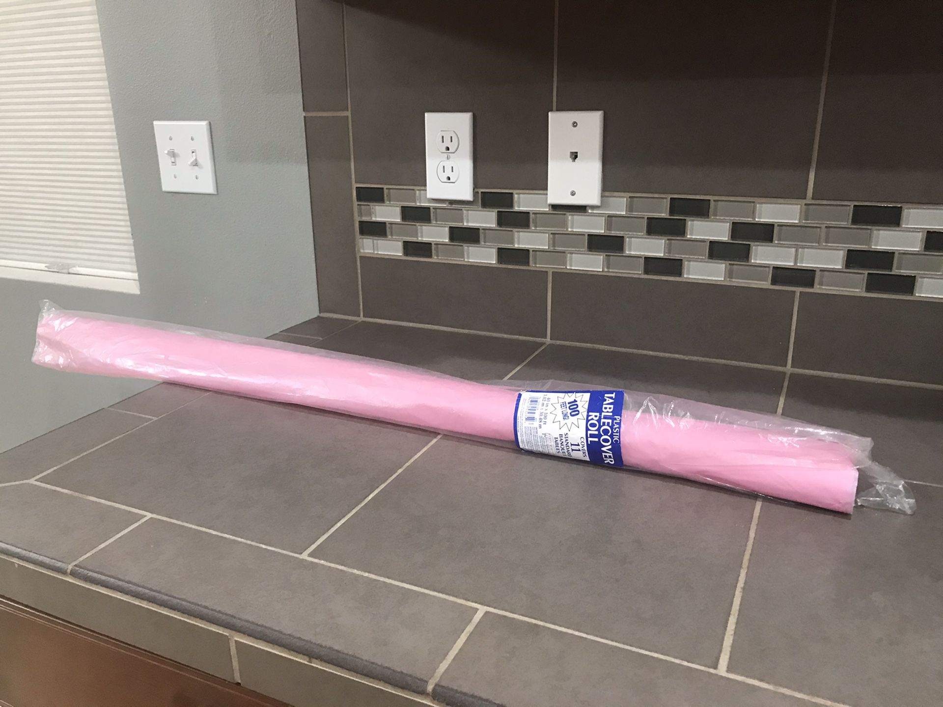 Free pink tablecover roll