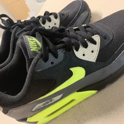 Air Max Essential Volt