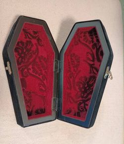 NEW 8''x4 1/2'' VELVET BLACK & RED LOCKABLE JEWELRY OR WATCH SAFE BOX - $20 (Harahan)