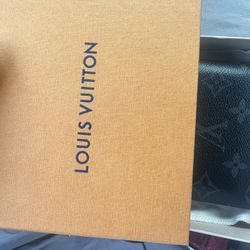 Selling Louis Vuitton Men’s Wallet Great Condition 