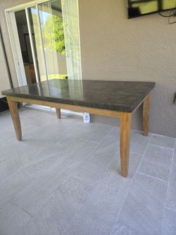 Dining table (stone)