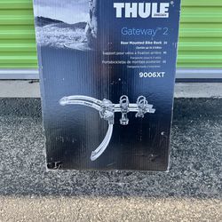 Thule Gateway Pro - 2-bike trunk bike rack, black 