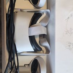 Oculus quest 128GB with controllers and USB C PC connector