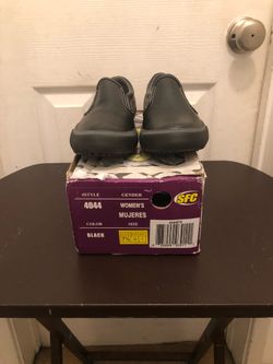 New Women Shoes size 7 1/2
