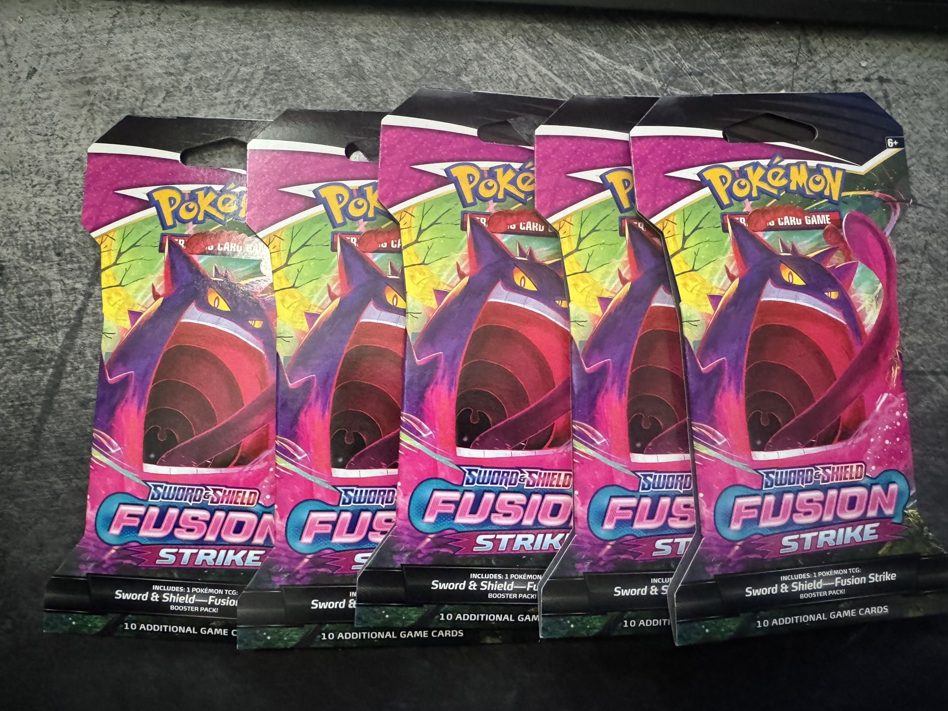 Pokémon fusion strike sleeved booster