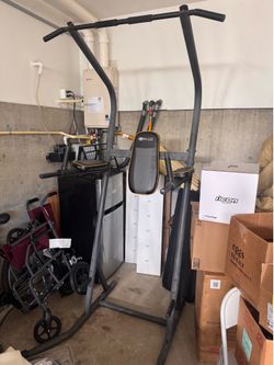 Pull up bar station