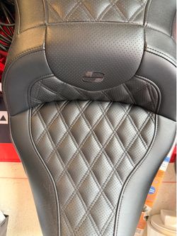 Harley Davidson  touring seat - saddleman