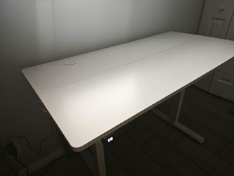 Adjustable desk