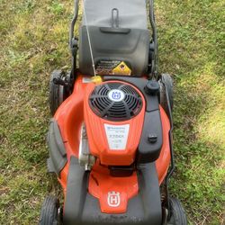 Husqvarna self propelled lawnmower 