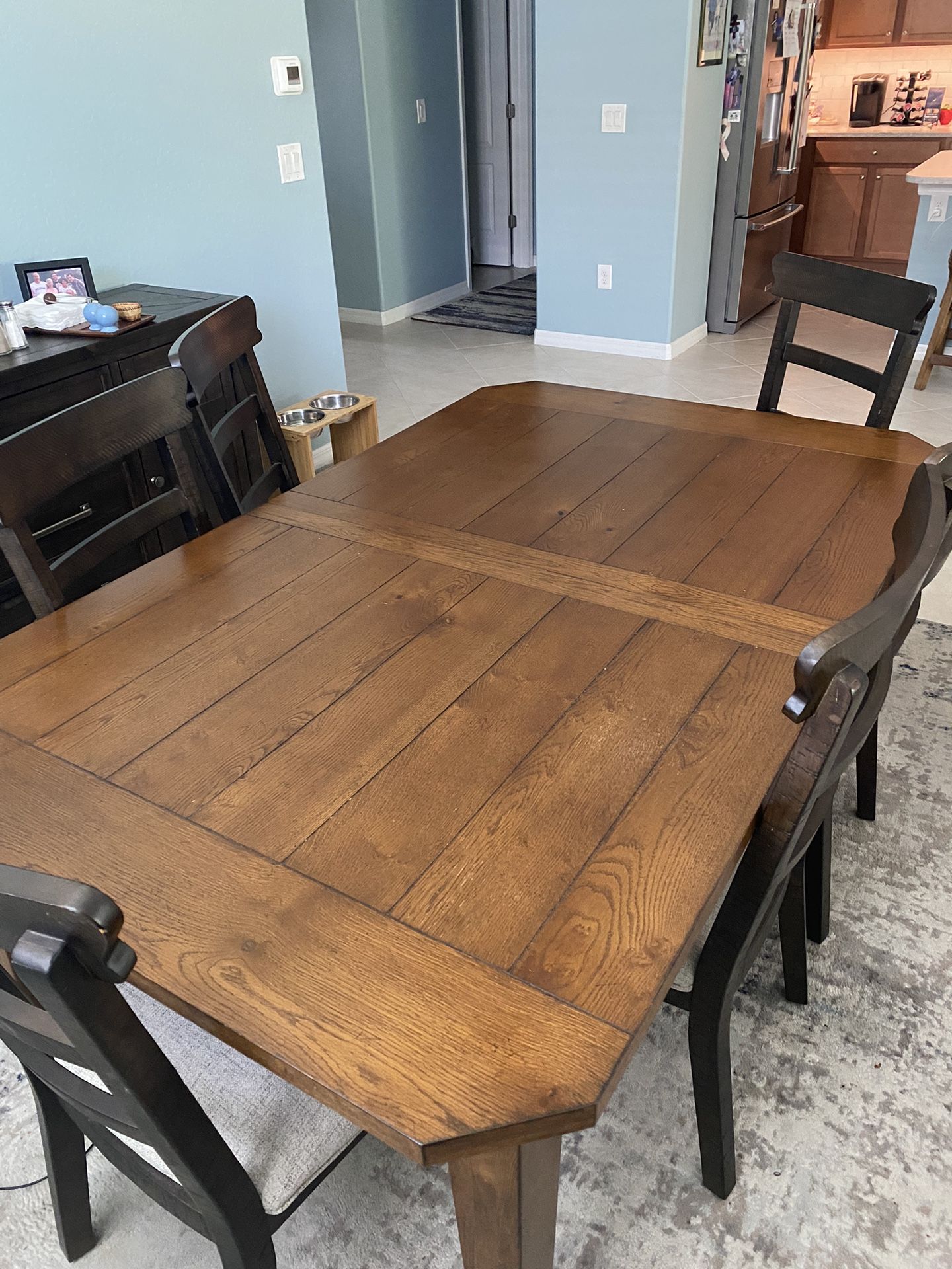 Dining Room Table And 6 Chairs