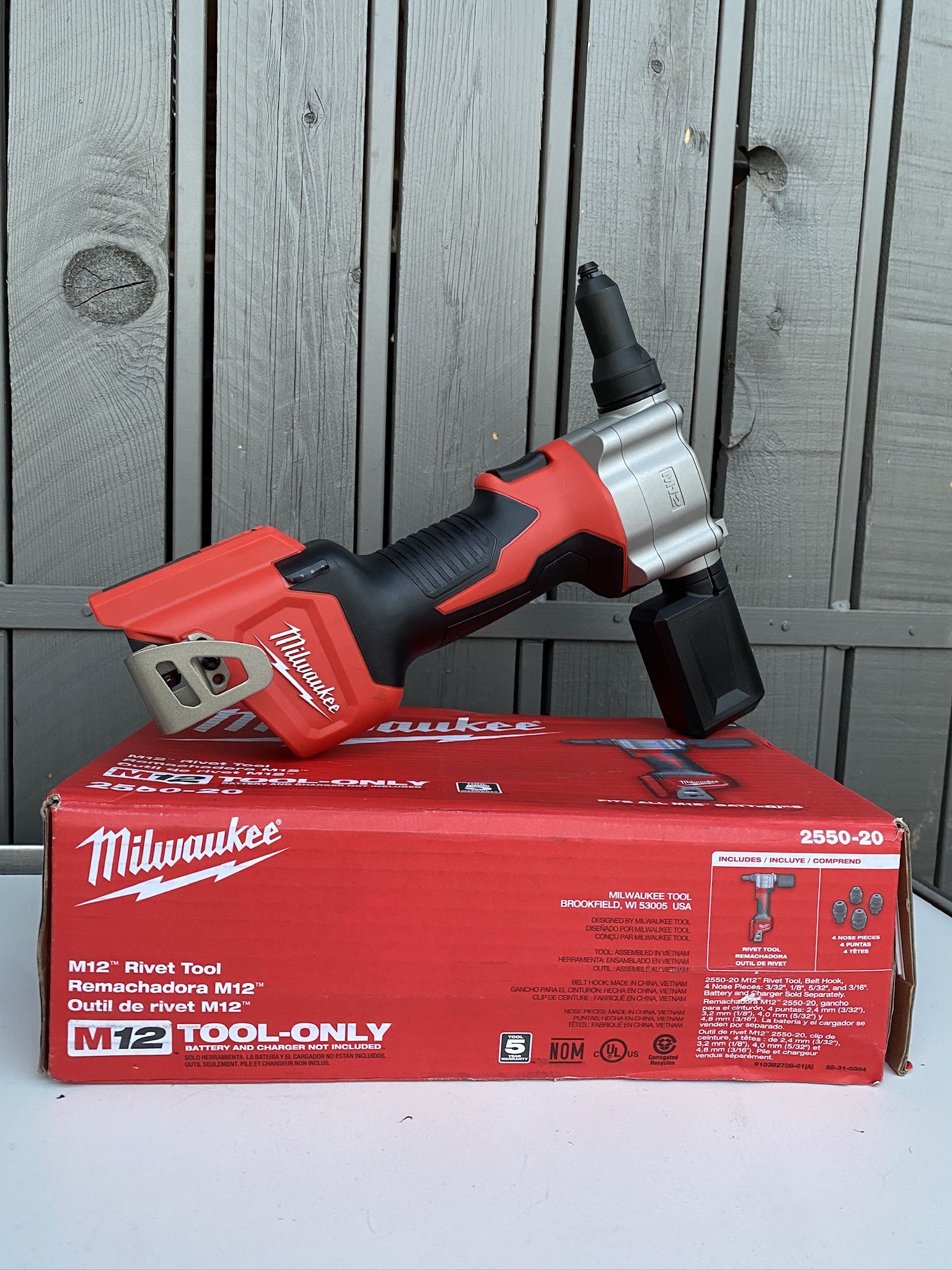 Milwaukee M12 12-Volt Lithium-Ion Cordless Rivet Tool (Tool-Only)