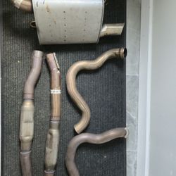 Mustang 5.0L V8 Gas COMPLETE EXHAUST - LEFT AND RIGHT SIDE MUFFLERS UNDER 5K MILES.