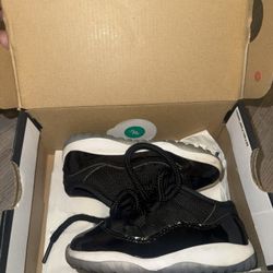 JORDAN 11 LOW RETRO 
