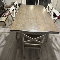 Dining Room Table & Chairs
