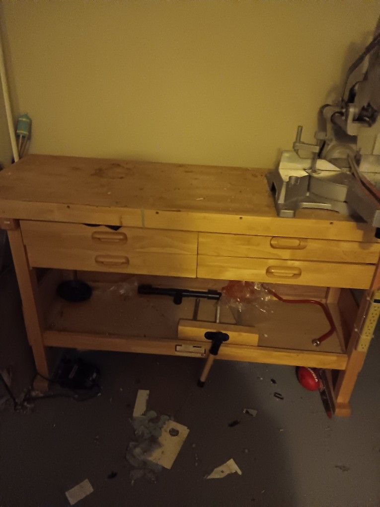 Workbench With Saw