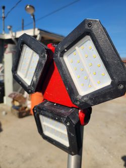 Milwaukee m18 rocket led light