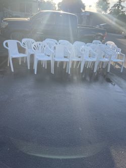 27 Sillas Por $80 Dólares