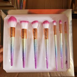 Nee. High quality makeup brush set with box