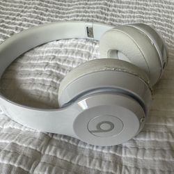 Beats Solo 2 Wireless on Ear Headphones, White