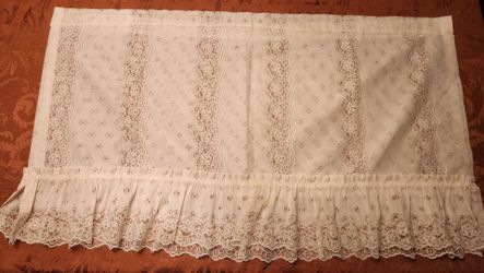 Set of 2 Vintage Lace Curtain Valances