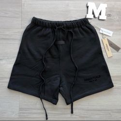 Size Medium - Essentials stretch limo all black shorts