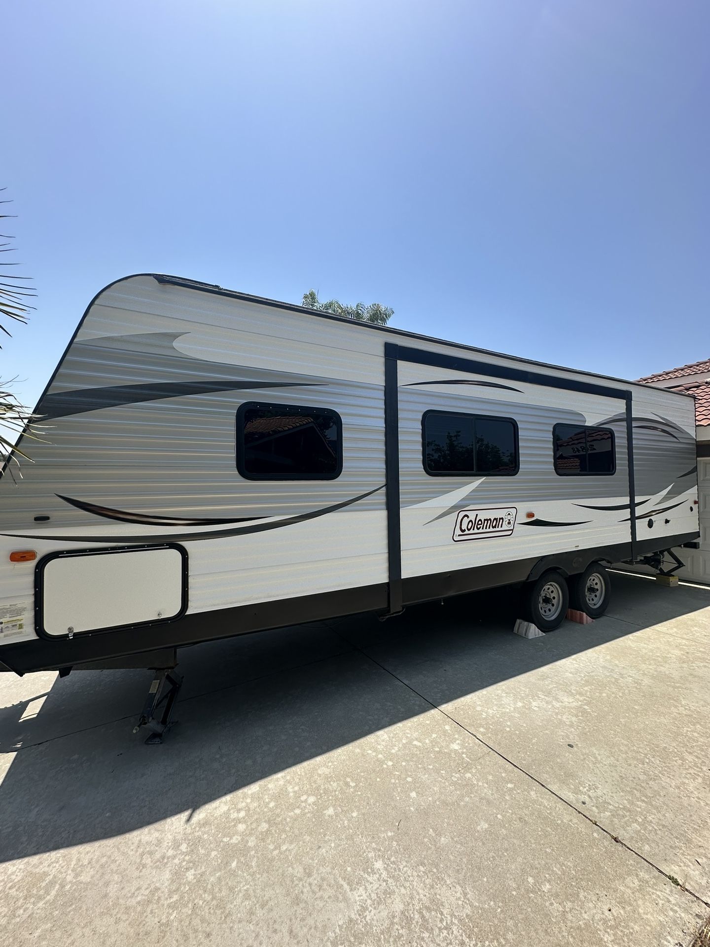 2015’Coleman Lantern‘slide out Sleeps 8-10