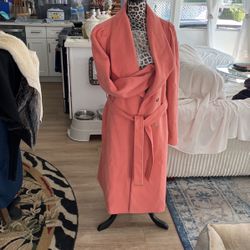 Full Length Silk Like Lining with beautiful lapel. with beautiful lapel.