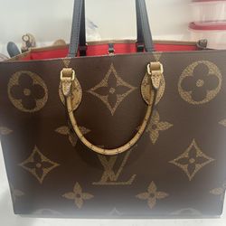 Louis Vuitton OnTheGo GM 