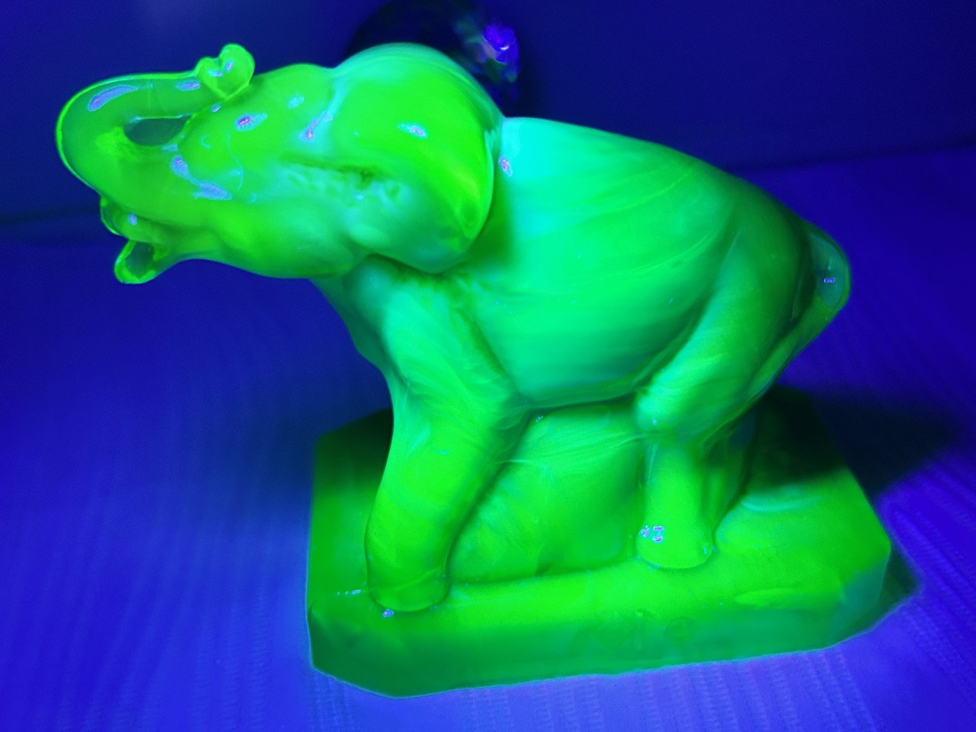 Vintage Boyd Uranium Emerald Slag Elephant